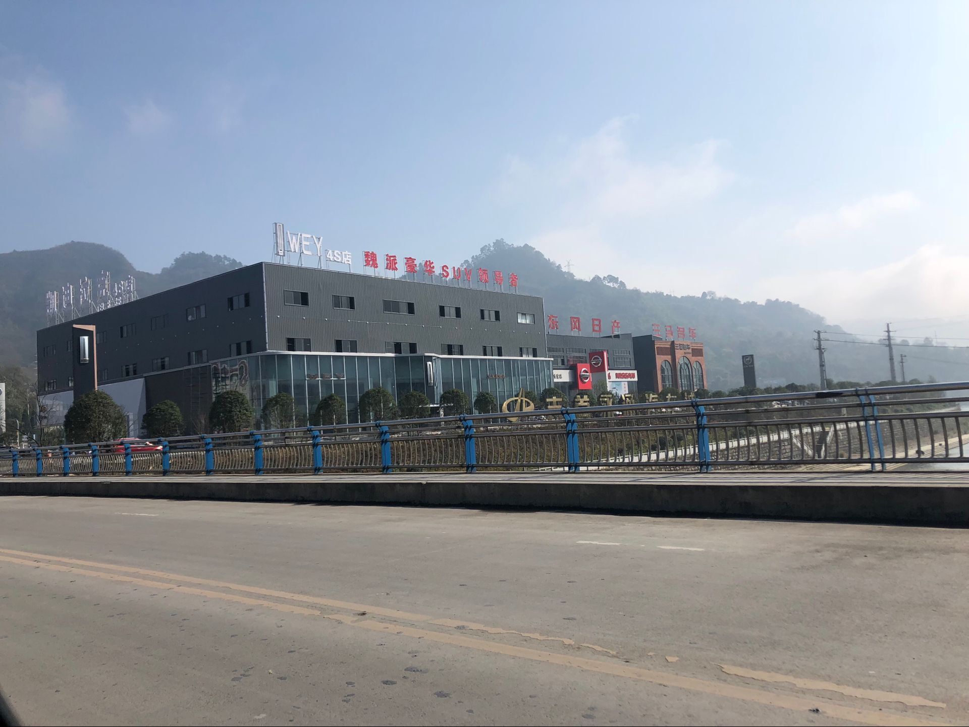 吉首市大田灣永通汽車(chē)城東風(fēng)日產(chǎn)、廣汽傳祺、凱迪拉克等八家4S店